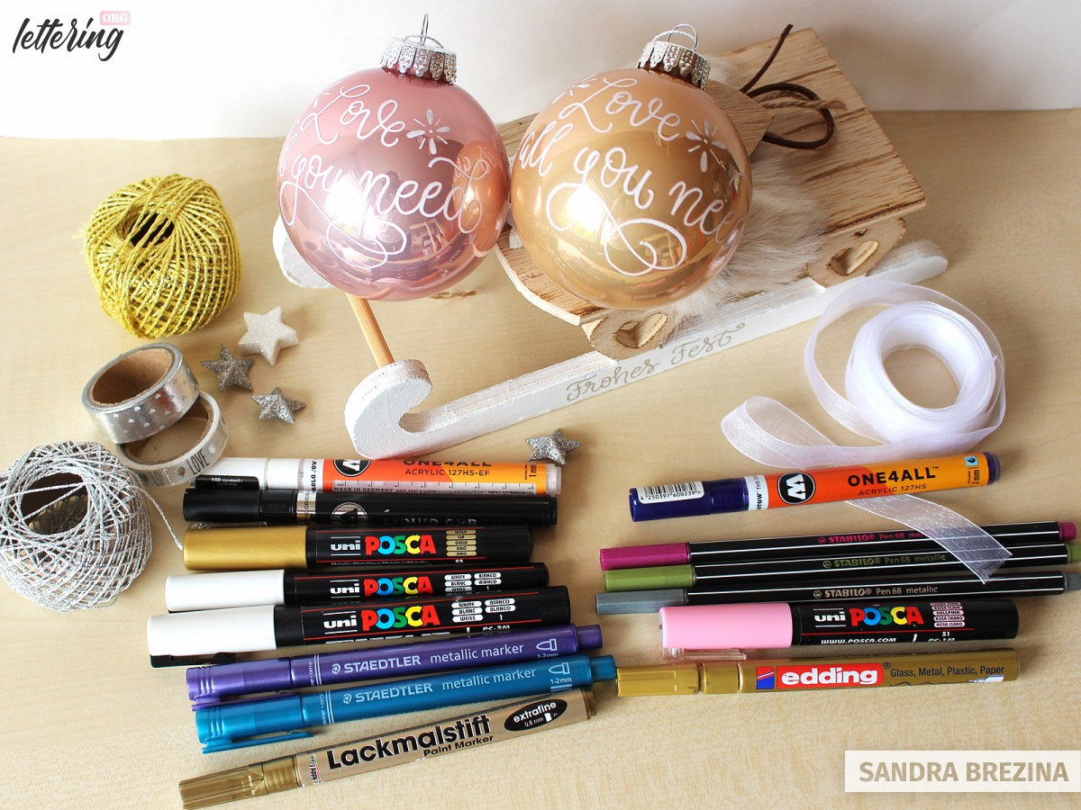 How to create gorgeous hand lettered Christmas ornaments (Tutorial)